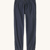 Patagonia kids quandry pants in smolder blue colour. Waterproof trousers features a elasticated leg cuffs and a adjusatable drawstring waistband