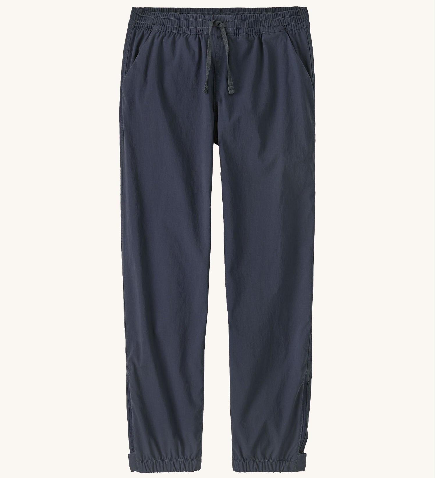 Patagonia kids quandry pants in smolder blue colour. Waterproof trousers features a elasticated leg cuffs and a adjusatable drawstring waistband