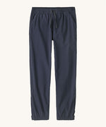 Patagonia kids quandry pants in smolder blue colour. Waterproof trousers features a elasticated leg cuffs and a adjusatable drawstring waistband
