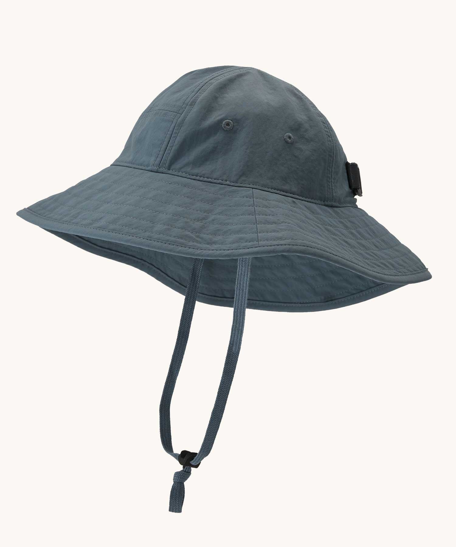 Patagonia Kid's Trim Brim Hat in a plume grey. A wide range of Patagonia for kids and adults are available at Babipur.
