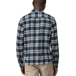 Patagonia men's lightweight flannel shirt in a new navy colour way back detail