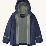 The Patagonia Little Kids Torrentshell 3L Waterproof Jacket in a New Navy colour on a plain background. The jacket's zip is fullt open showing the grey coloured lining. 