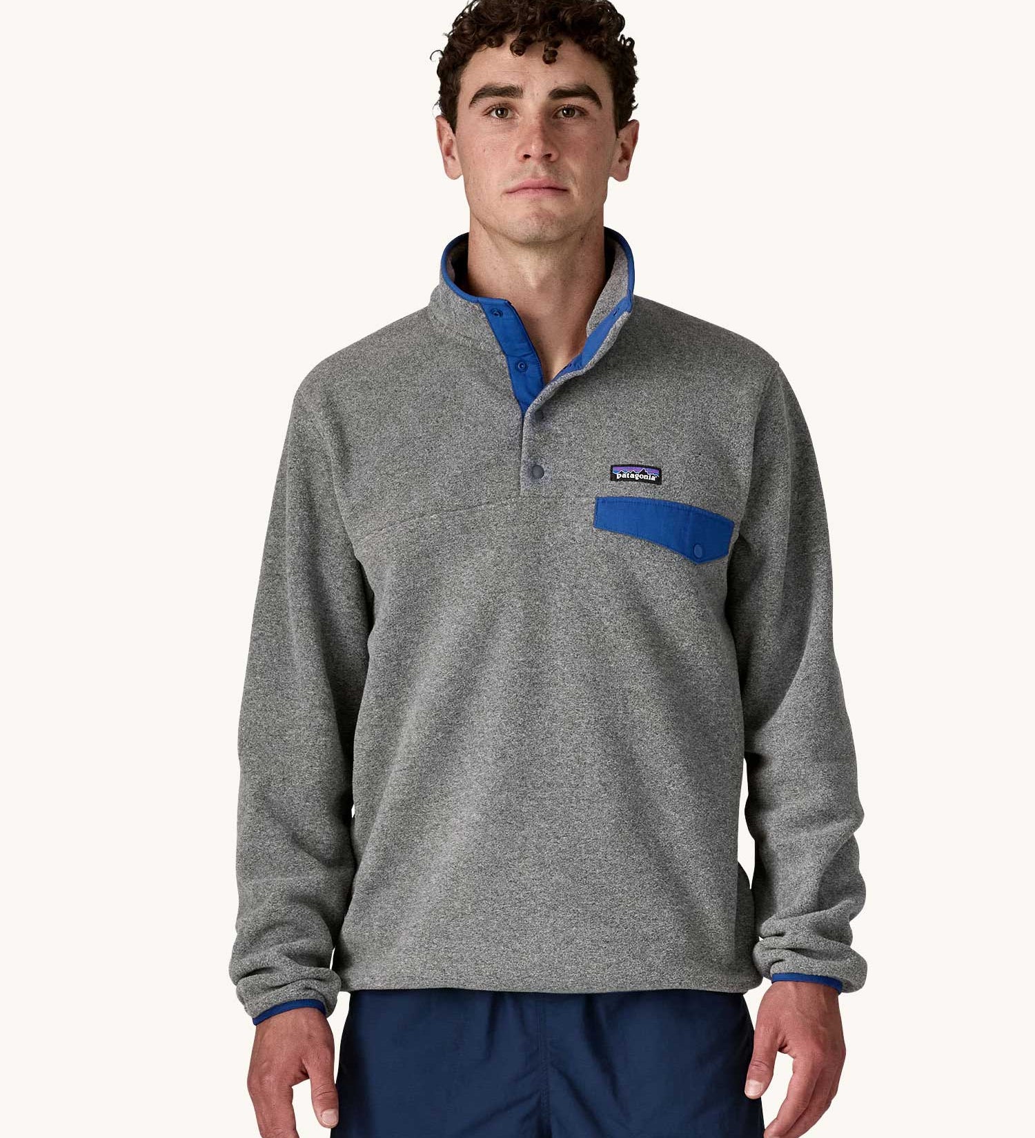 A man wearing the Patagonia Men's Lightweight Synchilla® Snap-T Fleece Pullover in a grey colourway.