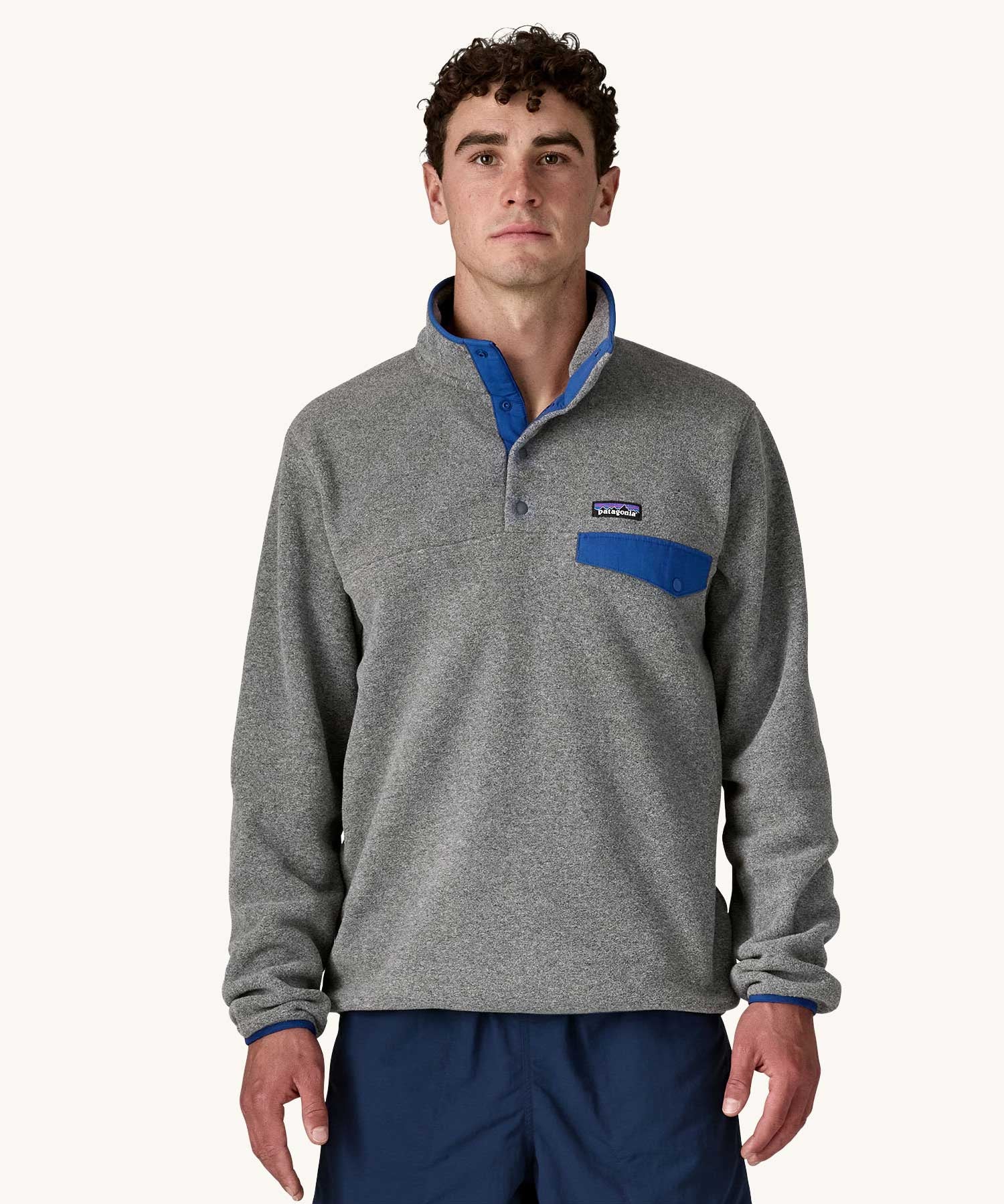 A man wearing the Patagonia Men's Lightweight Synchilla® Snap-T Fleece Pullover in a grey colourway.
