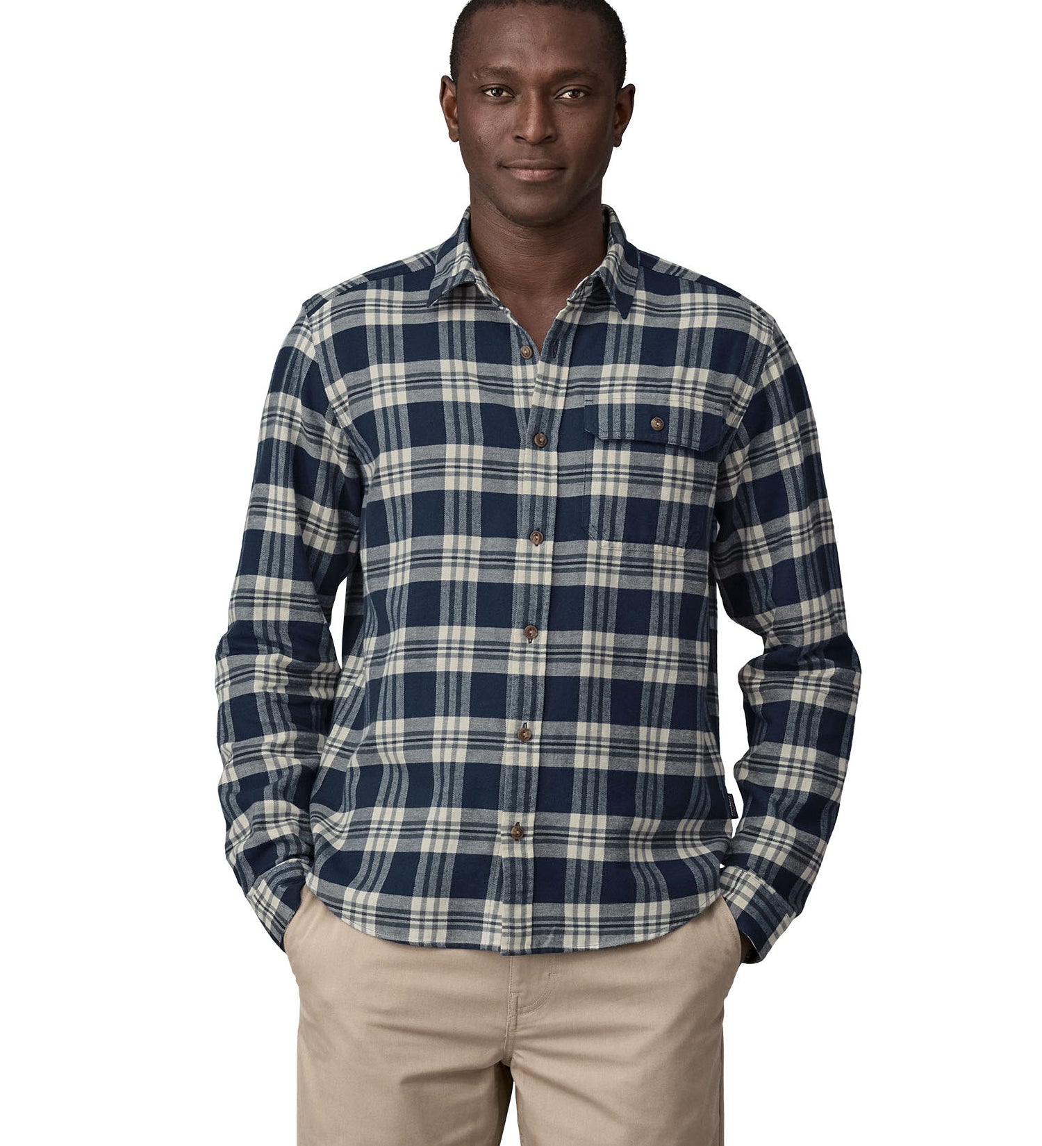 Patagonia men's lightweight flannel shirt in a new navy colour way front detail