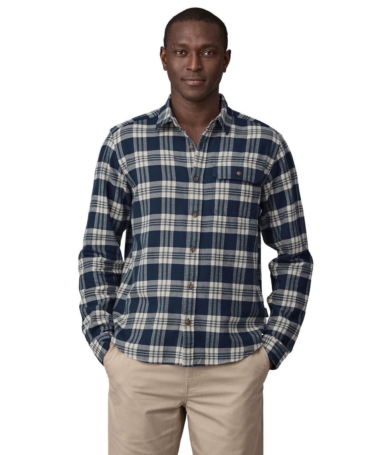 Patagonia men's lightweight flannel shirt in a new navy colour way front detail