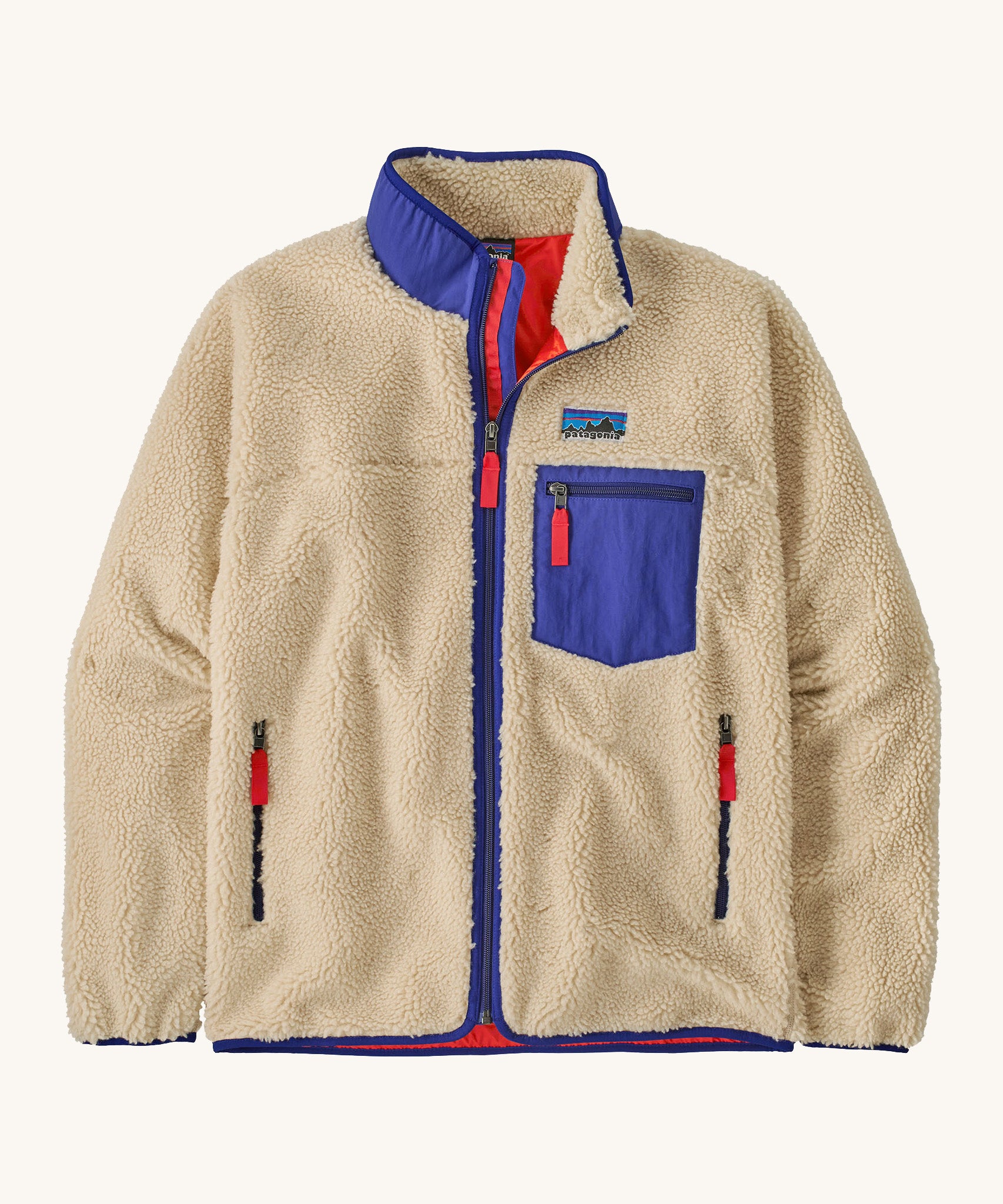 A Patagonia men's classic retro-x jacket in a dark natural colour way. A thick fleece with royal blue trim detail with a full length zip, 2 side pockets and a chest pocket with the logo patch stitched above.