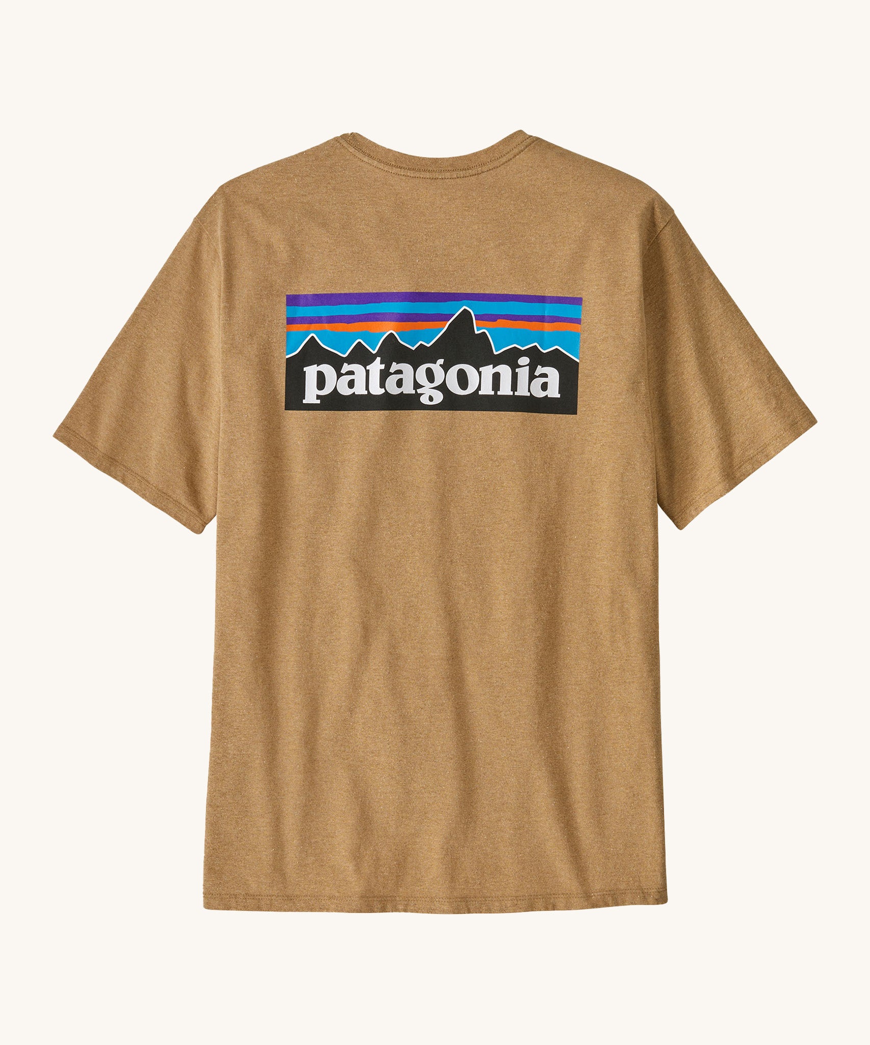 Patagonia men's logo responisbilli tee in talon gold available at Babipur. A short sleeve top in dark green with a large brand patch