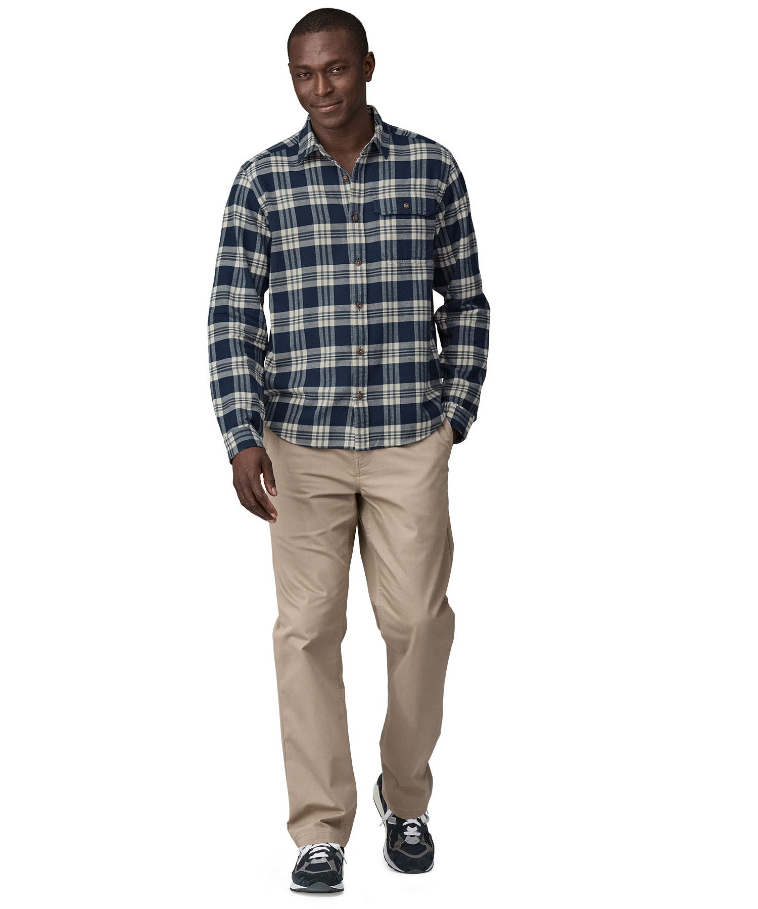 Patagonia men's lightweight flannel shirt in a new navy colour way 