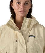 Patagonia women's skysail jacket in a natural colour zip detail