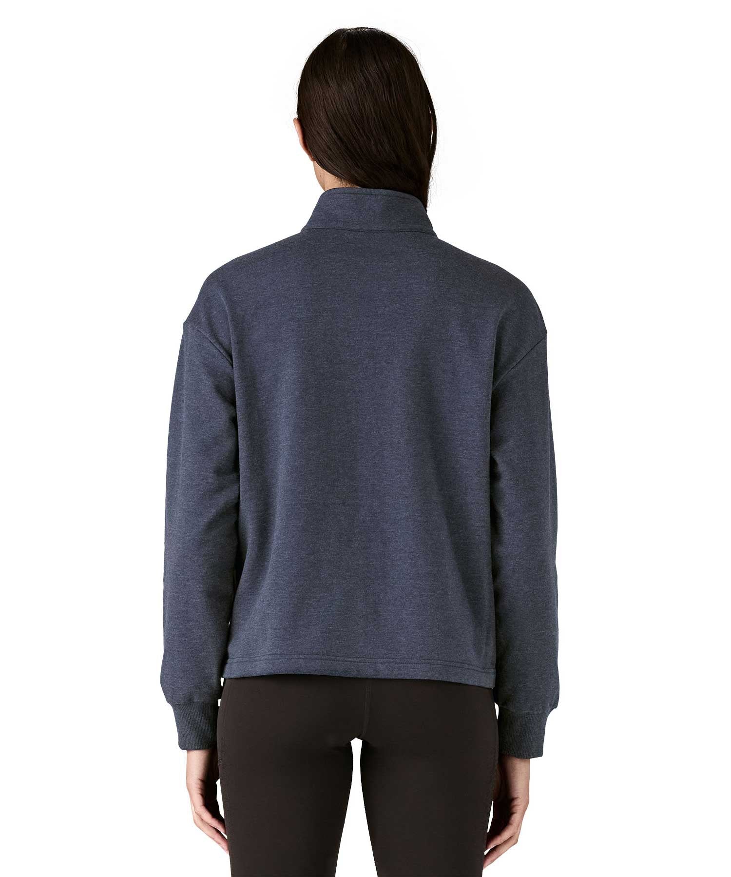 A view of the back of a woman wearing a dark grey blue coloured Patagonia Women's Ahnya Pullover.