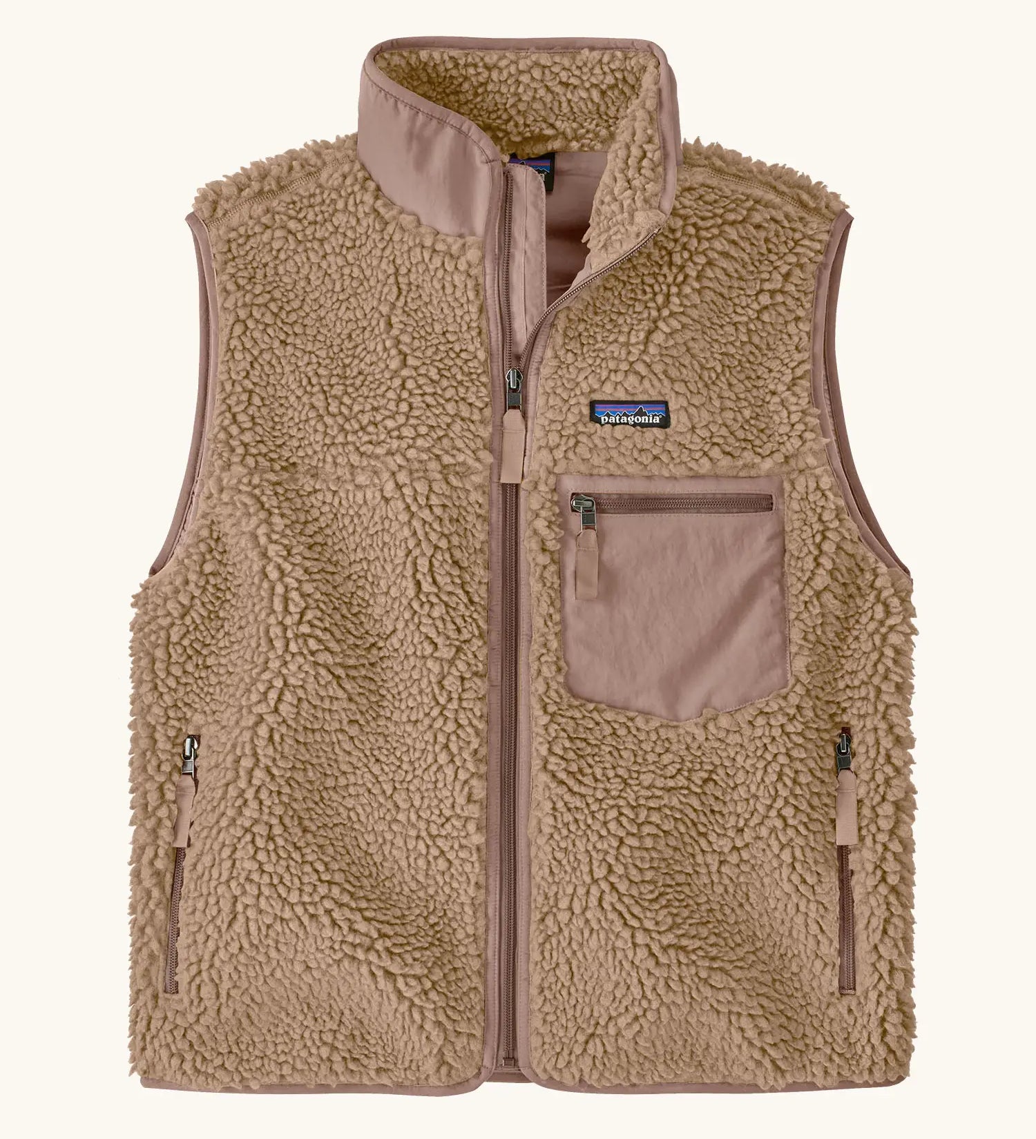 Patagonia women's classic retro-x® fleece vest gilet in oar tan with pale pink chest pocket, collar and zip details.  Full zip up front with zipped handawarmer pocket and zipped pale pink chest pocket.