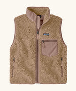Patagonia women's classic retro-x® fleece vest gilet in oar tan with pale pink chest pocket, collar and zip details.  Full zip up front with zipped handawarmer pocket and zipped pale pink chest pocket.