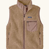 Patagonia women's classic retro-x® fleece vest gilet in oar tan with pale pink chest pocket, collar and zip details.  Full zip up front with zipped handawarmer pocket and zipped pale pink chest pocket.