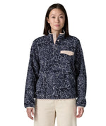 Woman wearing the Patagonia women's lightweight synchilla fleece snap-T pullover with a saxifrage pattern in a sunken blue colour. 
