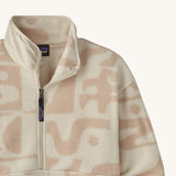 A close up of the Patagonia Women's Synchilla Fleece Marsupial - Mother Tree / Dyno White is a neutral colour fleece with light pink patterns available at Babipur showing the 1/2 zip fastener detail