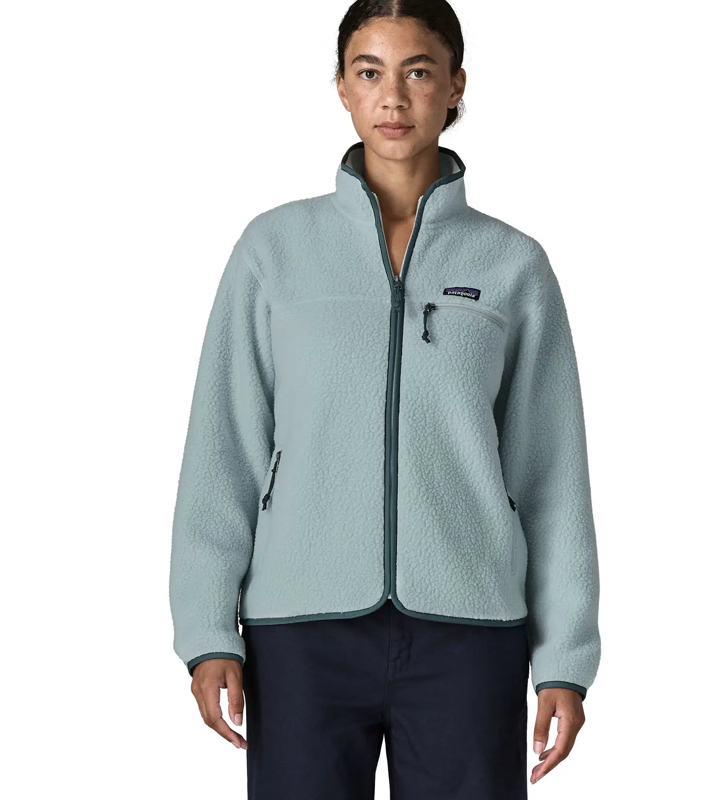 Woman wearing the Patagonia women's retro pile fleece jacket in virtually blue. Full zip fleece jacket with zippererd chest and hand warmer pockets.
