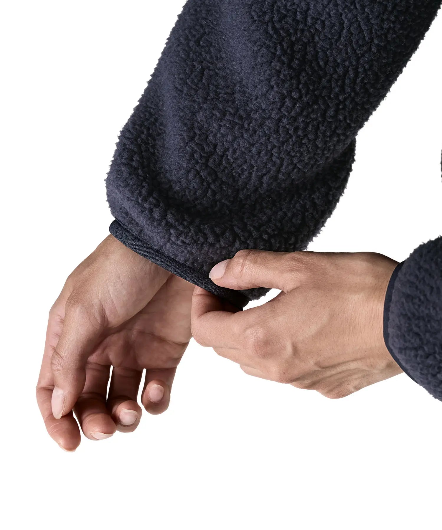 Close up of the elasticated cuffs on the Patagonia women's retro pile fleece marsupial top in dark sunken blue.