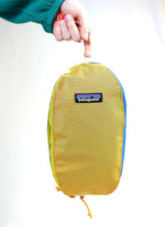 showing inside mesh side pocket with some examples of typical wash things you could put inside.