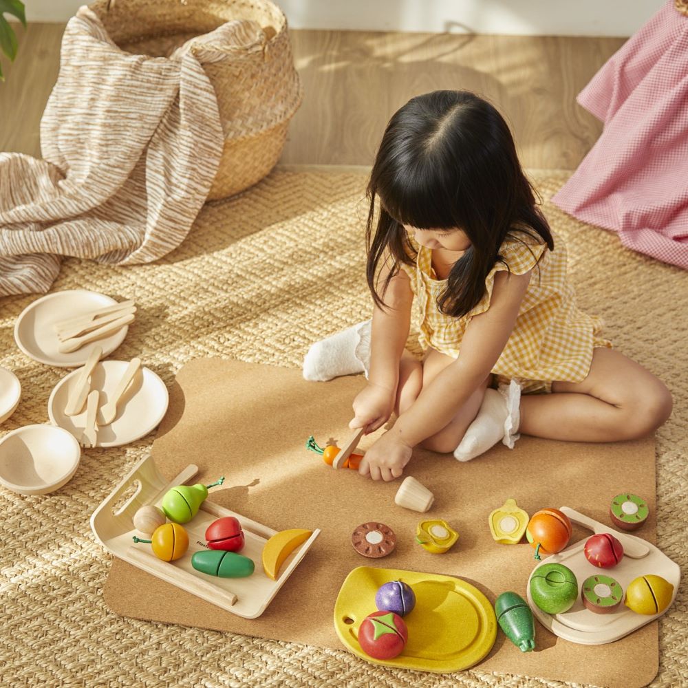 including 5 wooden play food fruits