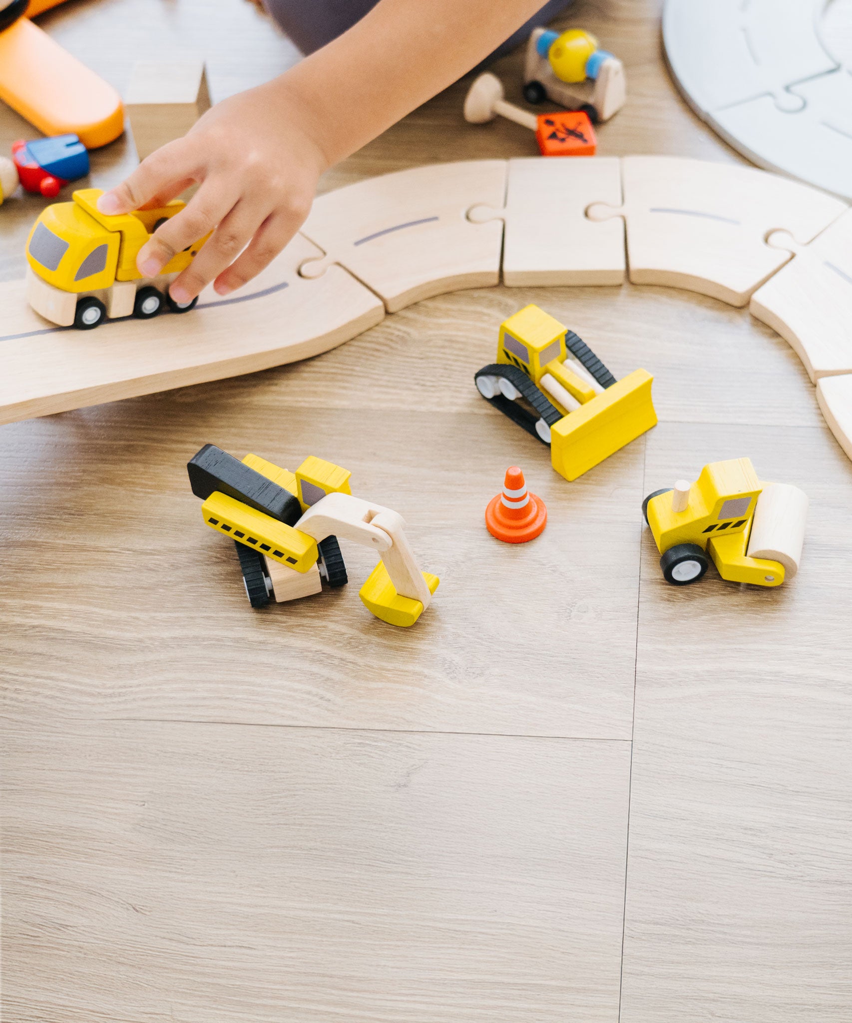 Plan toys digger shop