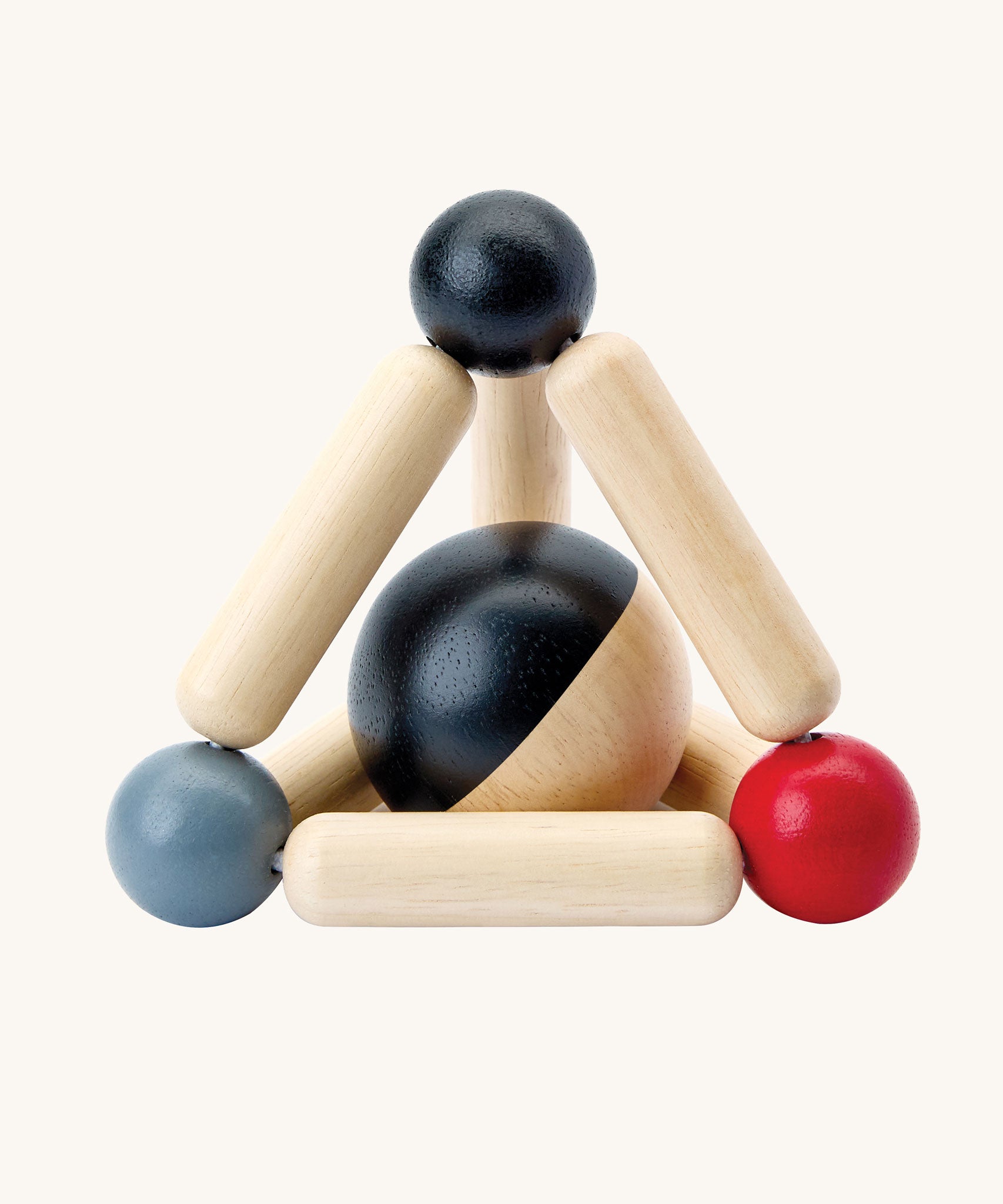 PlanToys high contrast Triangle baby Clutching Toy. A black and natural wood wooden ball in a stretchy triangle clutching toy. PlanToys range of toys are made from sustainably sourced rubberwood, we're proud stockists of PlanToys here at Babipur. 
