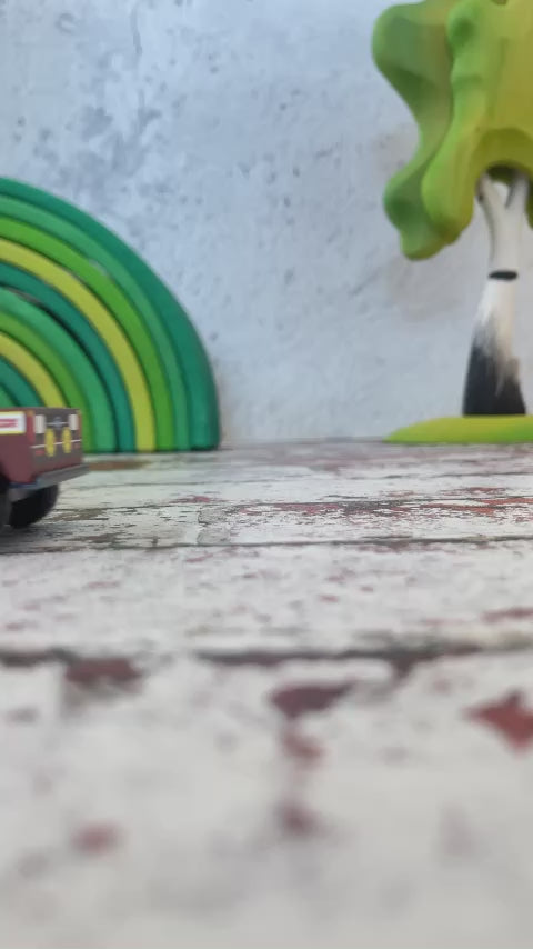 Short video showing the working suspension on the Candylab mud coyote toy truck