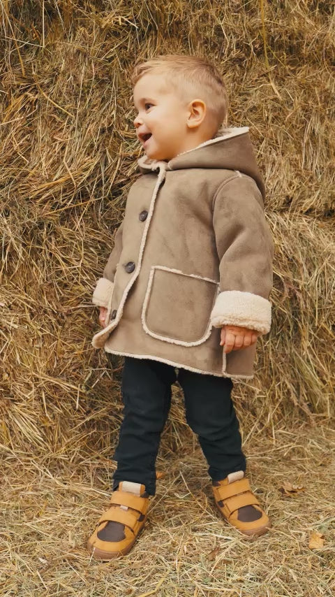 Short video showing the Froddo barefoot kids tex Autumn shoes in cognac brown worn by a child