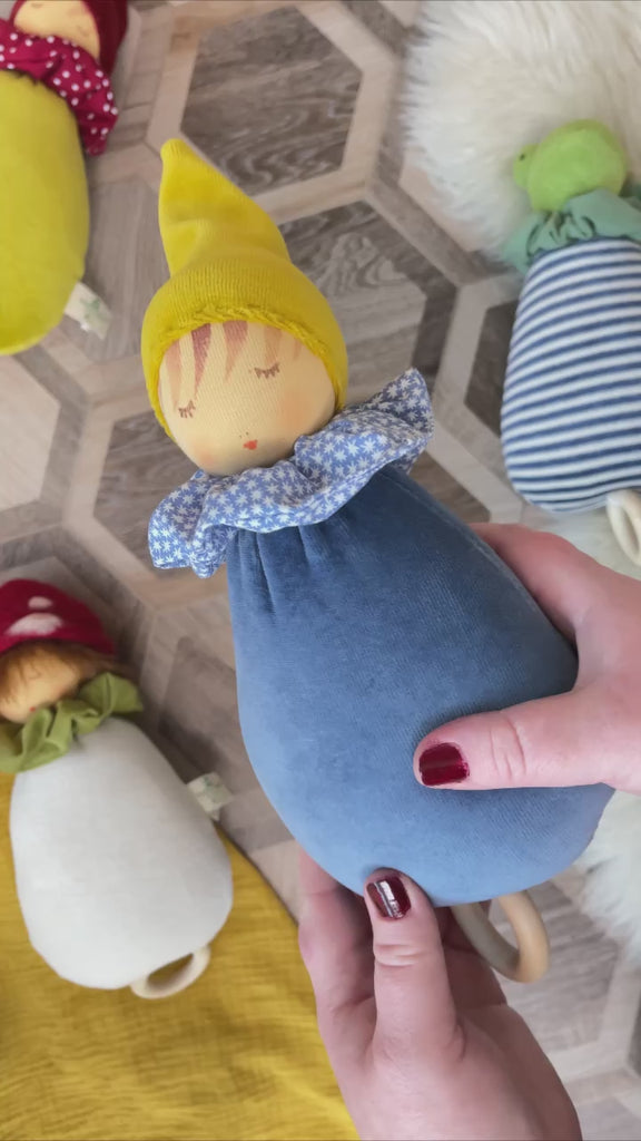 A video showing the Nanchen dream king Lullaby Music Doll in use.