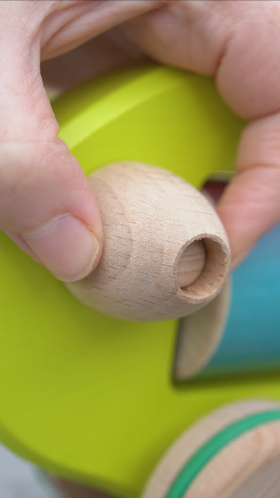 demo of the bajo pull along toy
