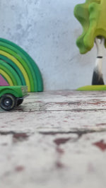 Short video showing the working suspension on the Candylab Dundee toy truck
