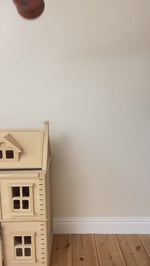 A short slow motion video showing the Mader Free Wheel Yoyo in action. This spinning top is handmade and available at Babipur.