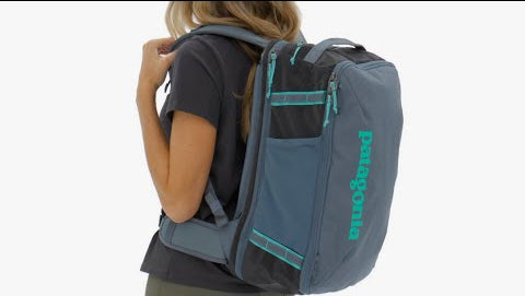 Short video showing the different features on the Patagonia 30 litre black hole travel backpack 