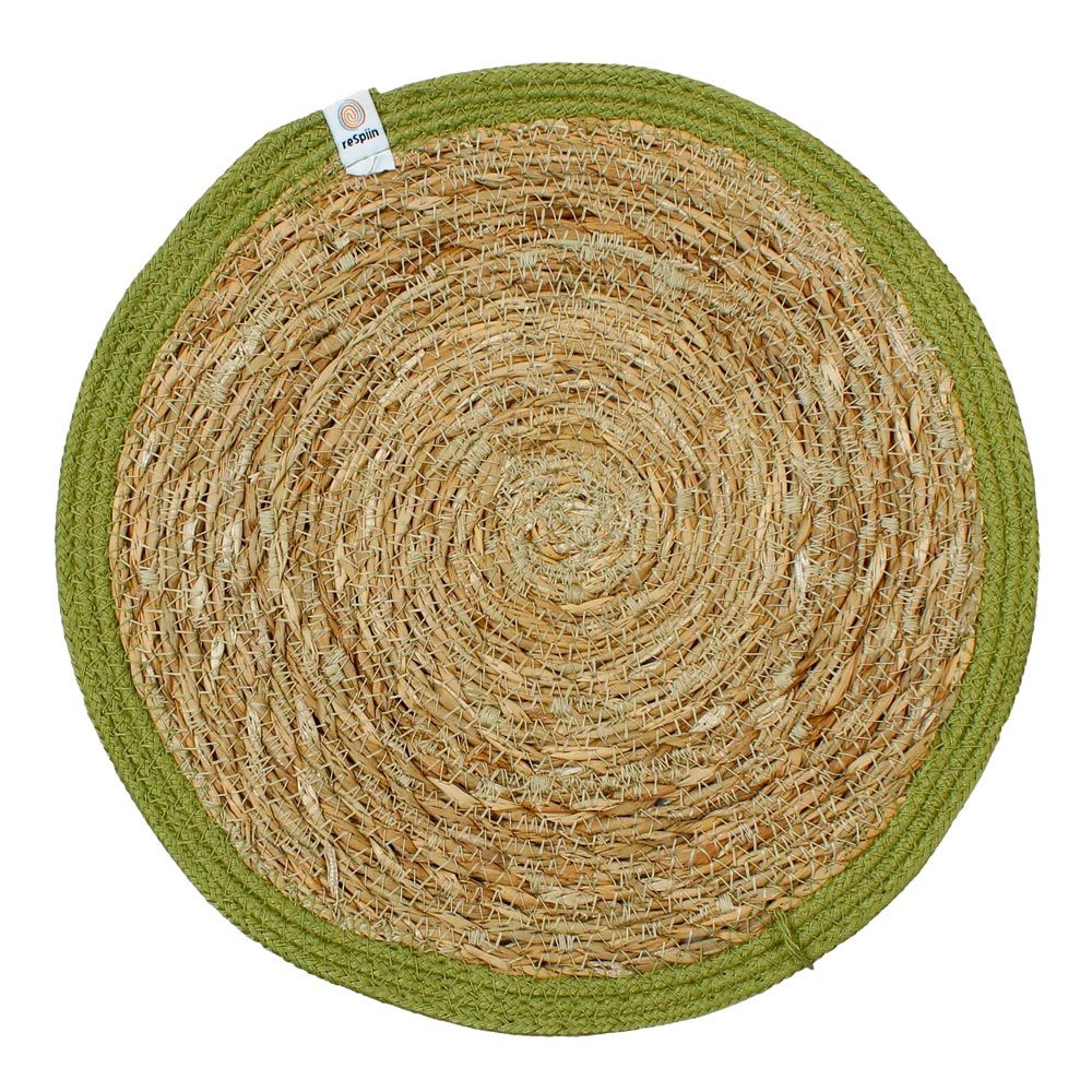 The ReSpiin seagrass and jute natural tablemat with a green coloured ring.