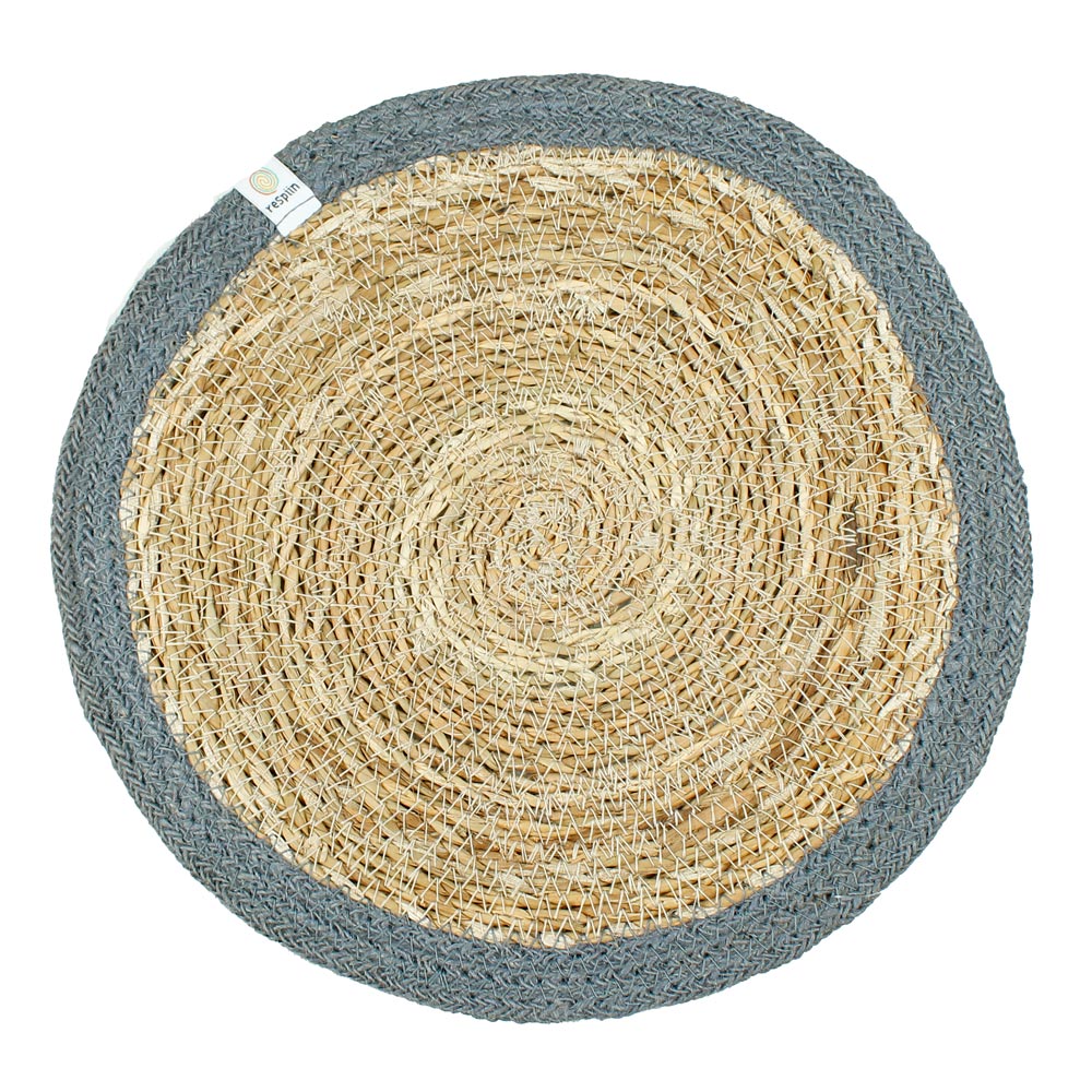 The ReSpiin seagrass and jute natural tablemat with a grey coloured ring.