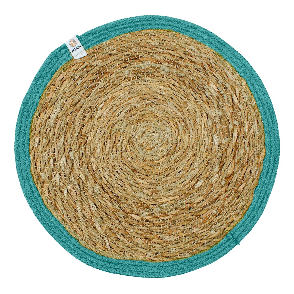 The ReSpiin seagrass and jute natural tablemat with a turquoise coloured ring.