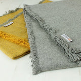Jeté en laine uni gris clair ReSpiin avec franges