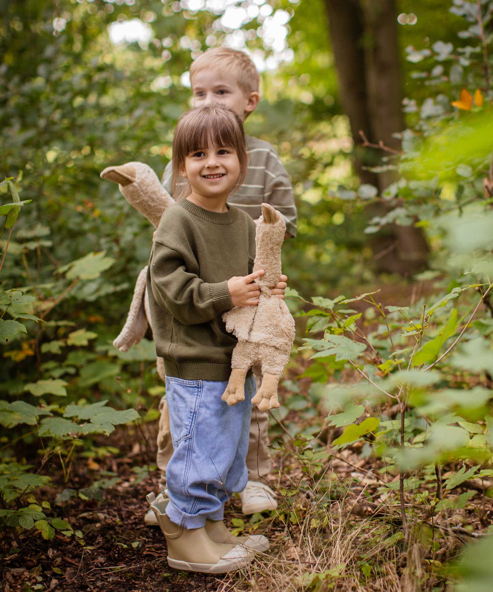 A child holding a Senger small Cuddly Goose organic soft toy in a creamy Linen colour. A child holding the large goose can be seen in the background. These soft toys are created from the highest quality, sustainable and traceable natural materials. Senger cuddly animal toys and soft dolls are handmade in Germany with love and attention to detail and we are proud Senger stockists here at Babipur. 