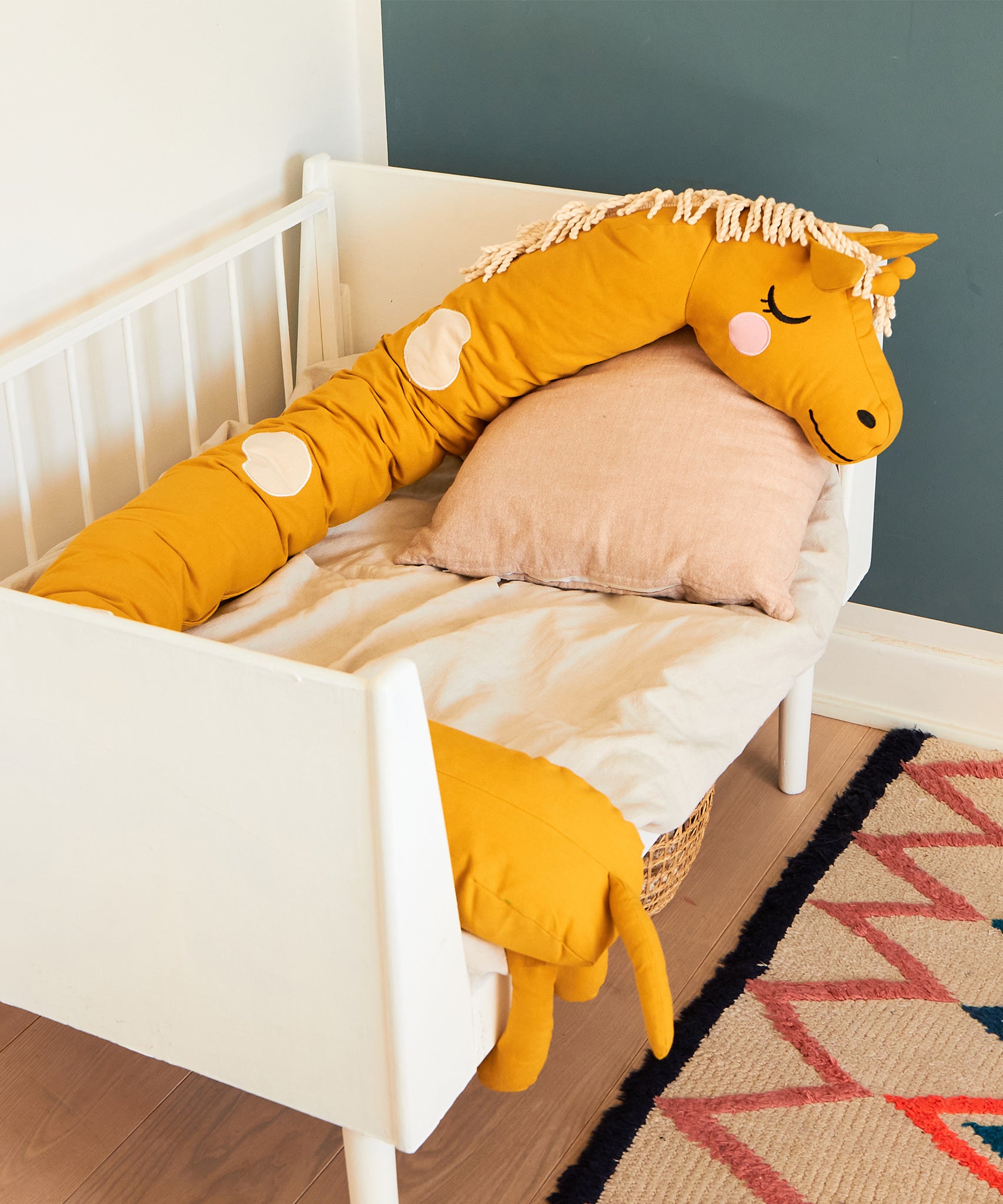 Roommate Long Organic Giraffe Cushion – Babipur