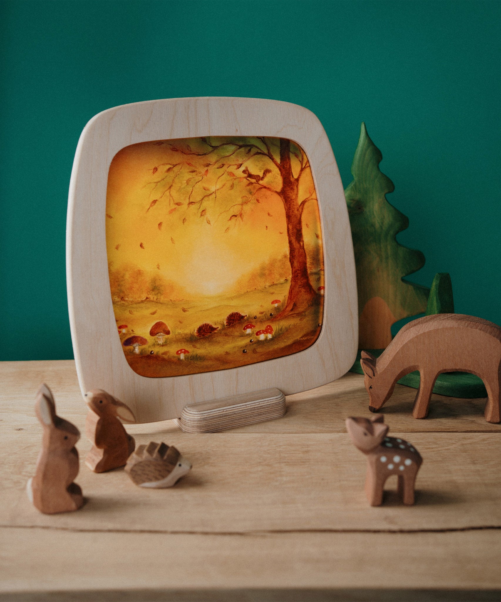 A Autumn inspired display including wooden Ostheimer woodland animals and a Toverlux Magic Window Frame with a silhouette available at Babipur. 