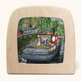 Toverlux sillhouette featuring Gwen van Knippenberg's boathouse artwork featuring a mother and child on a canal boat.