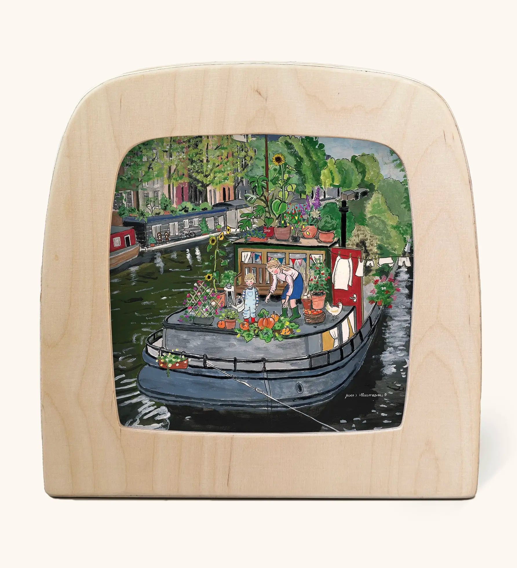 Toverlux sillhouette featuring Gwen van Knippenberg's boathouse artwork featuring a mother and child on a canal boat.