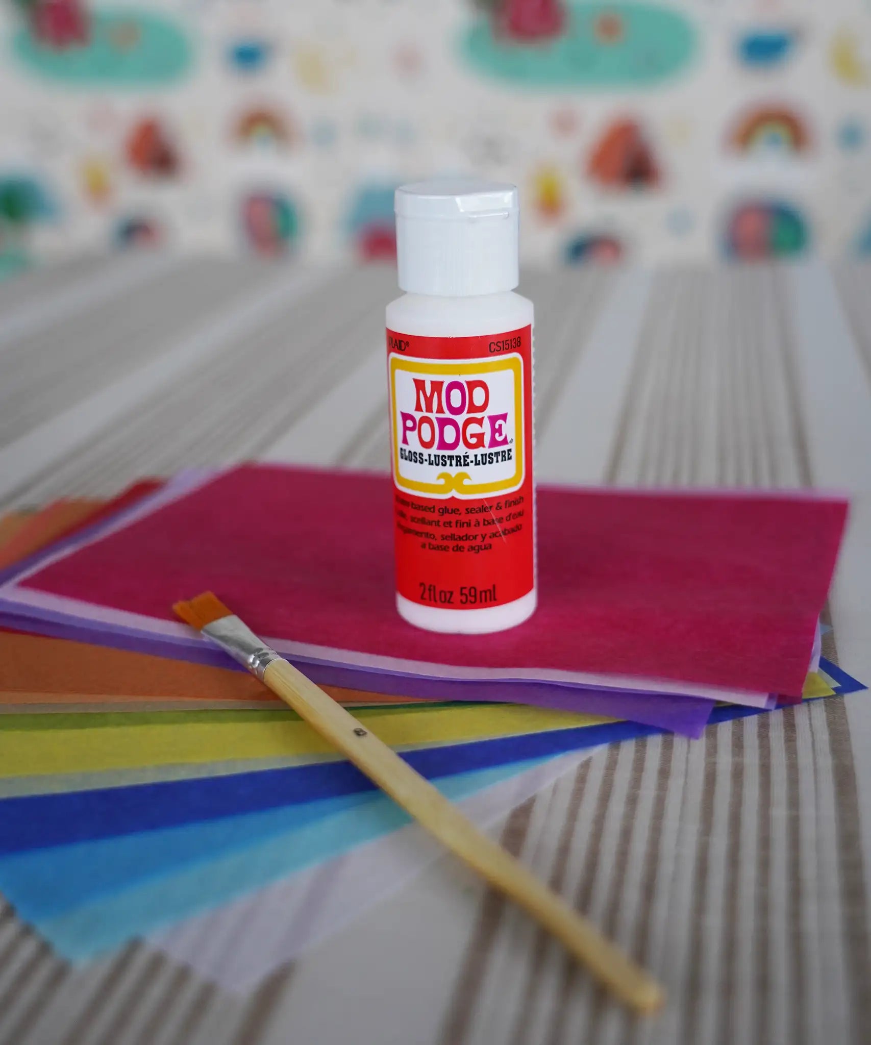 Mod podge glue sealer, paintbrush and coloured papers included with the Toverlux Summer butterflies DIY silhouette transparency craft kit featuring a Vogel Geluk design. 