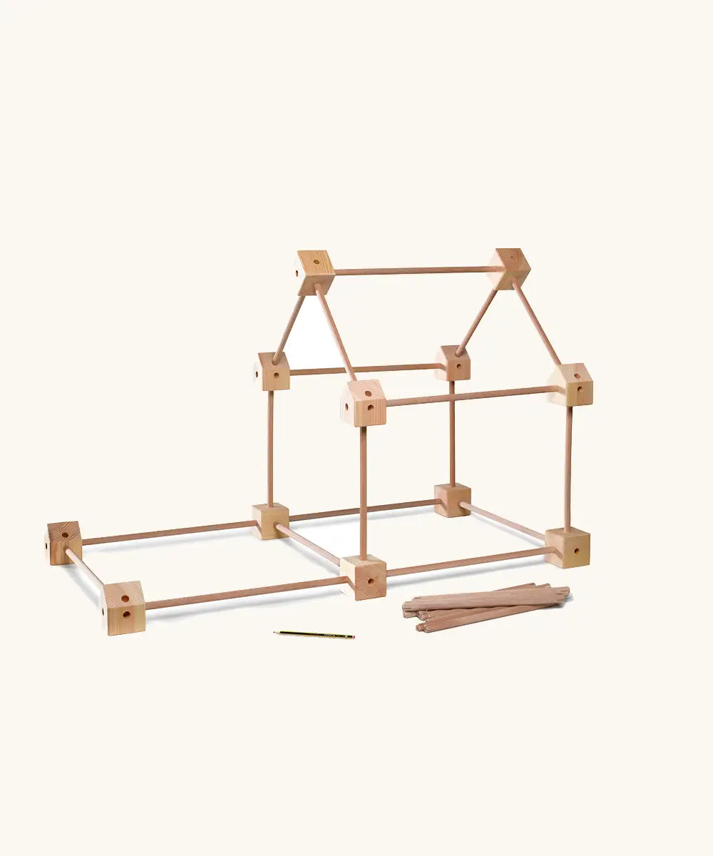 A simple structure using the Trigonos starter set pieces showing different wooden poles and corner pieces
