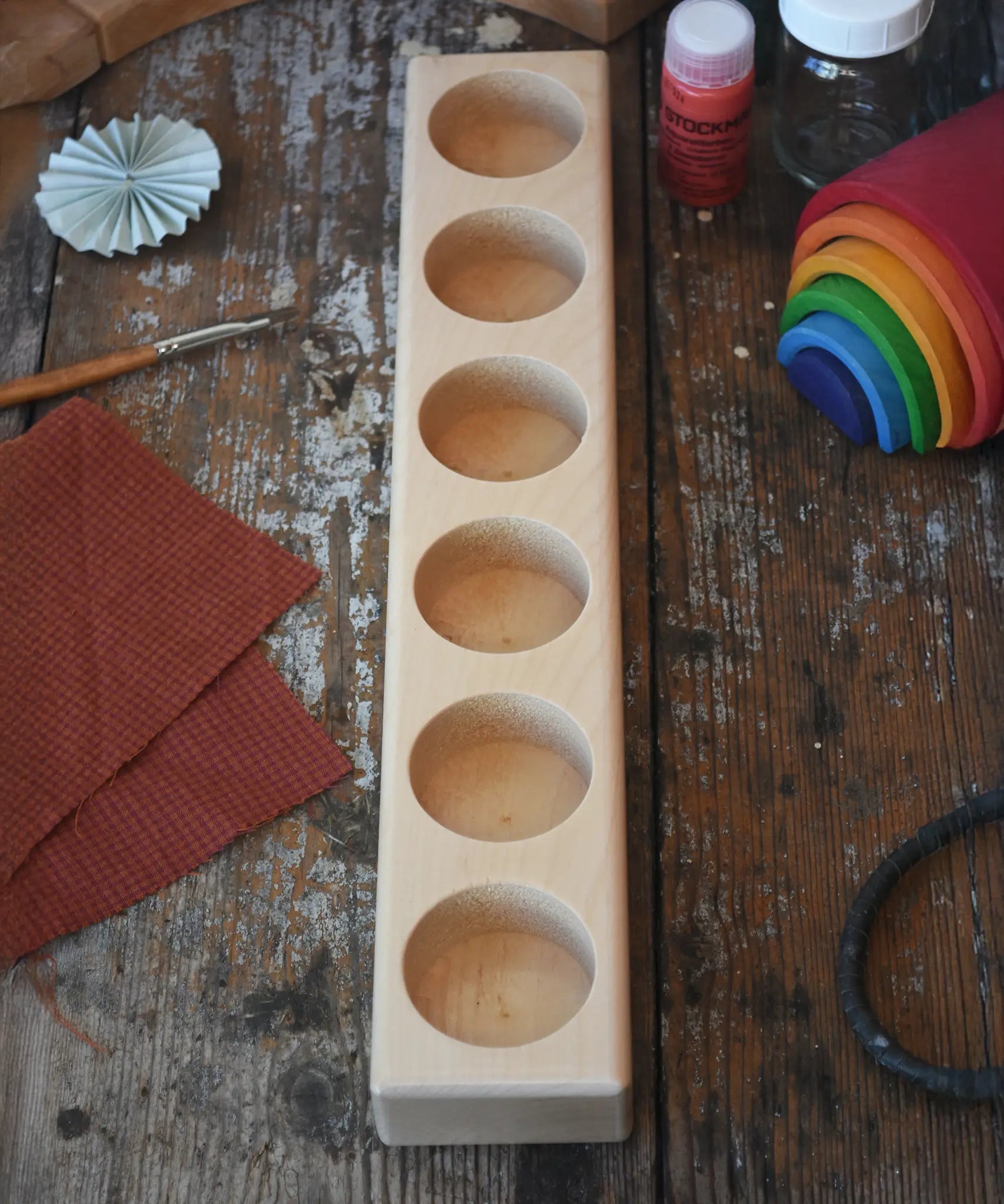 Wooden holder for 6 50ml glass jars. 