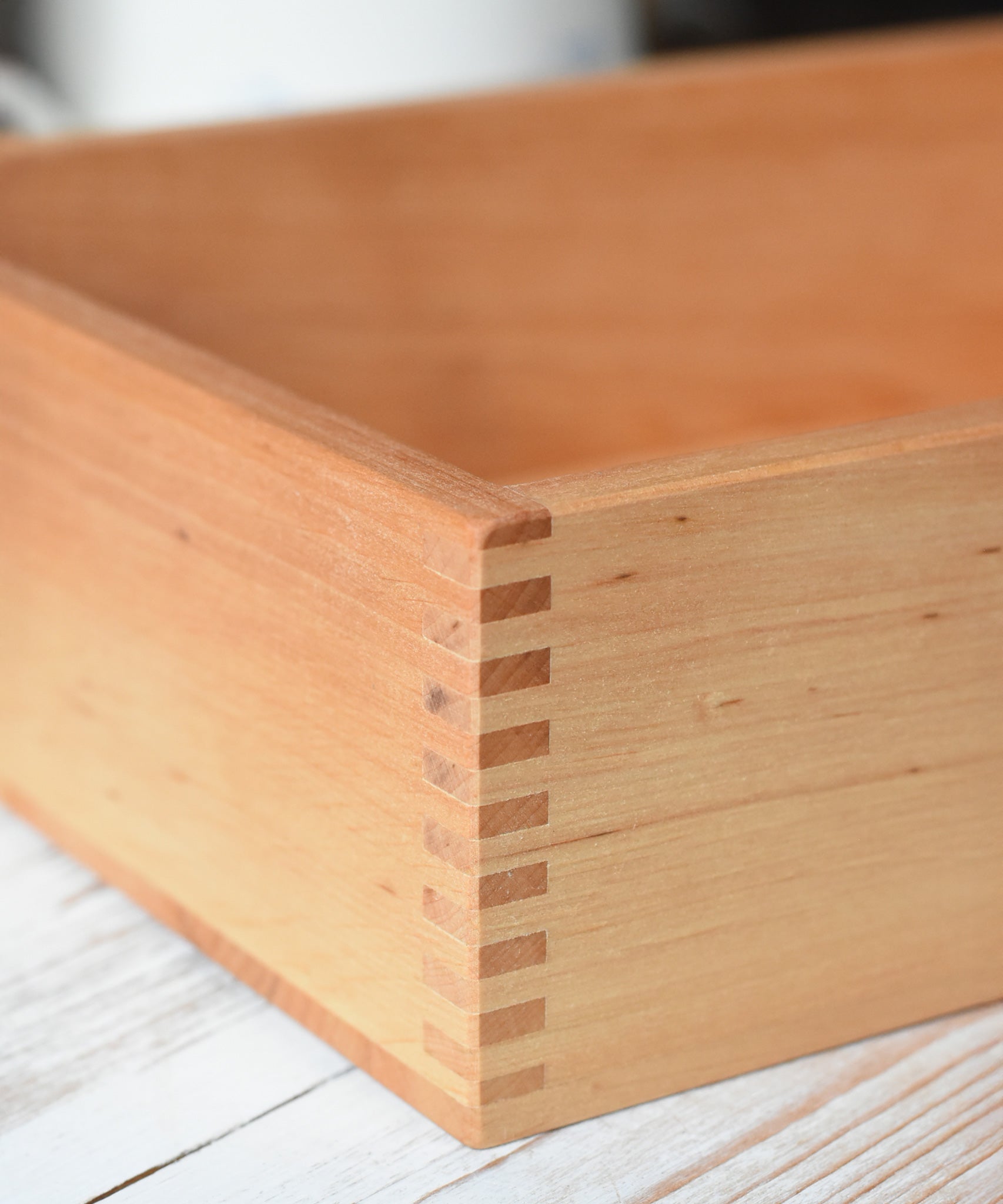 A close up of the corner of the Wooden Story play tray showing the finger joints.