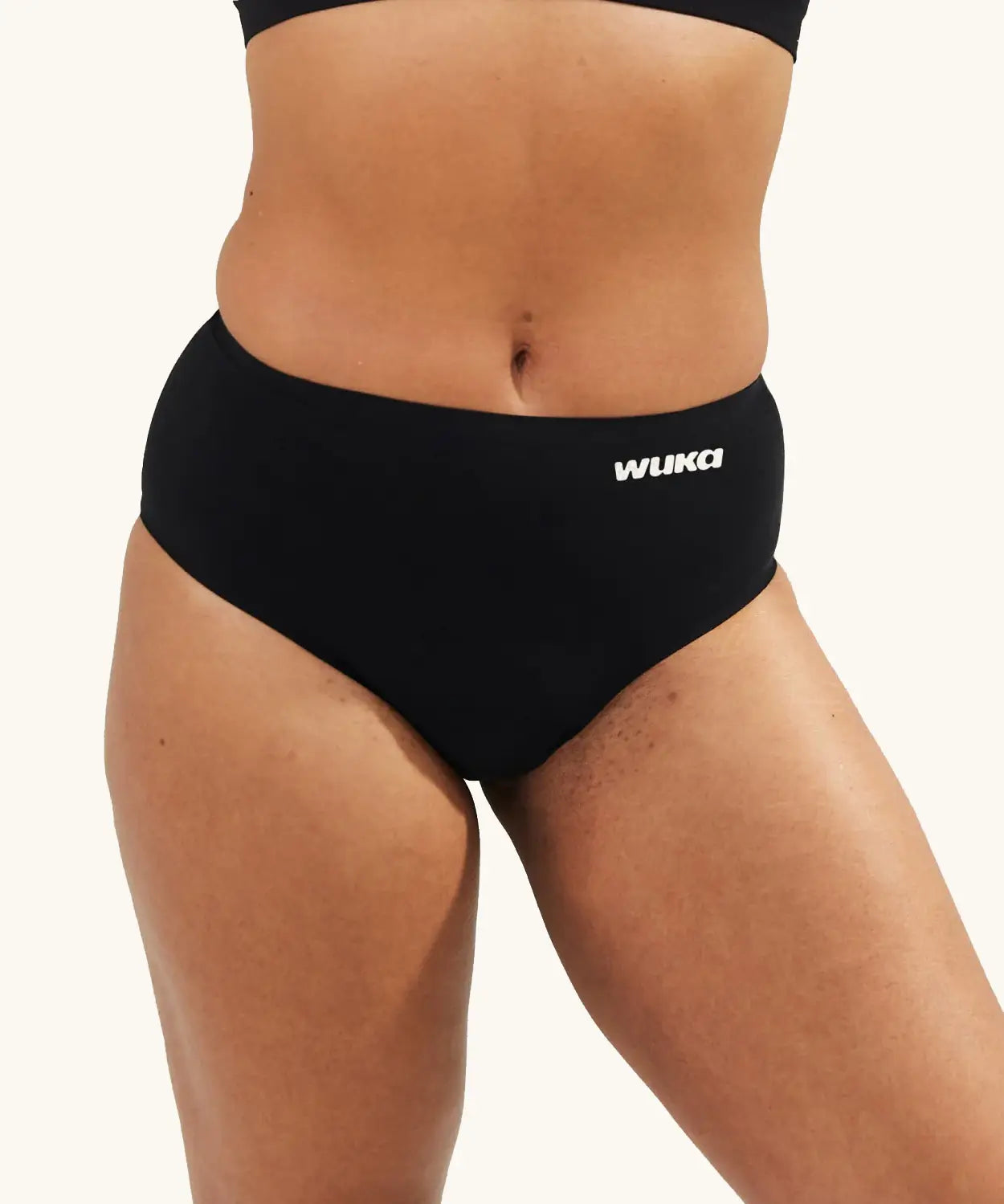 Close-up of WUKA Seamless Midi Brief period underwear worn by a model, showing the smooth fabric finish and full coverage designed for leak-proof protection.